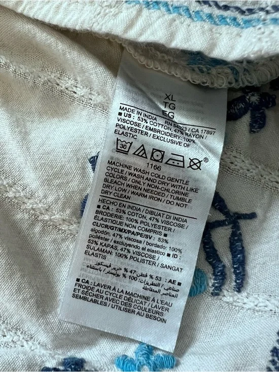 Old Navy Floral Embroidered Top - Picture 7 of 8